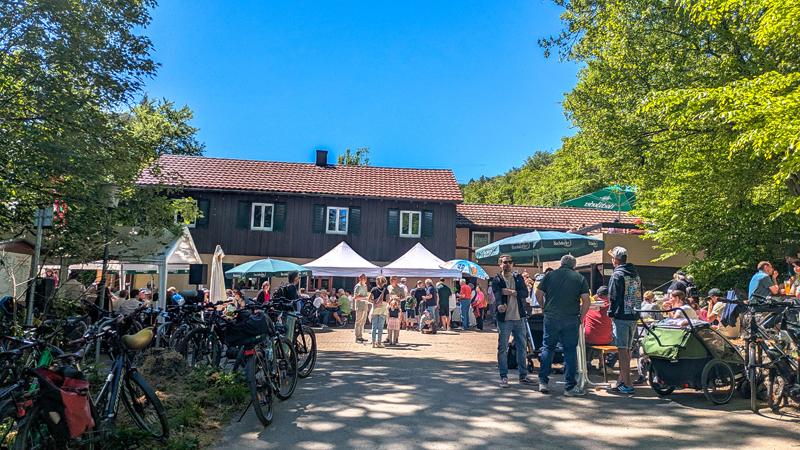 260501_NF_MAIFEST_EAngelini-Huiss_01-1.jpg